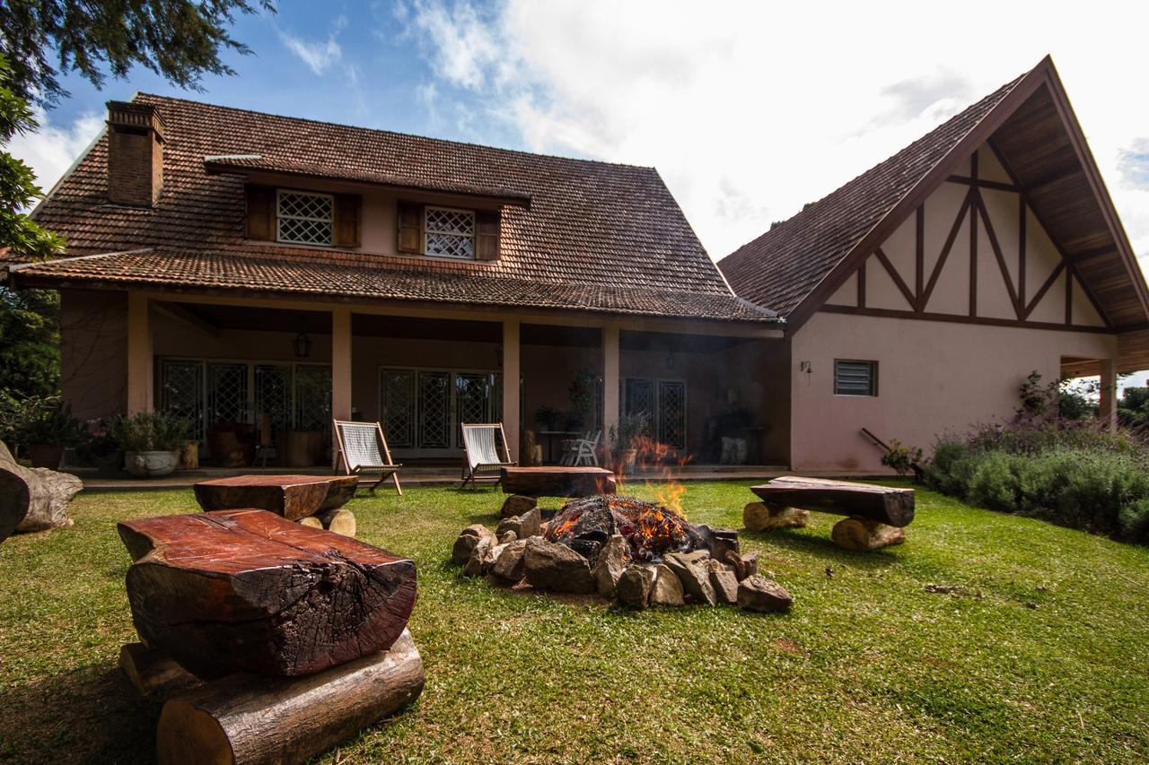Casa De Cor Rosa Casa Dos Pinheiros Villa - Campos do Jordao — Photos 1